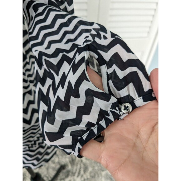 Banana Republic Top Women Sz XS Black White Blouse Geo Chiffon Artsy Chevron NEW - Picture 8 of 14
